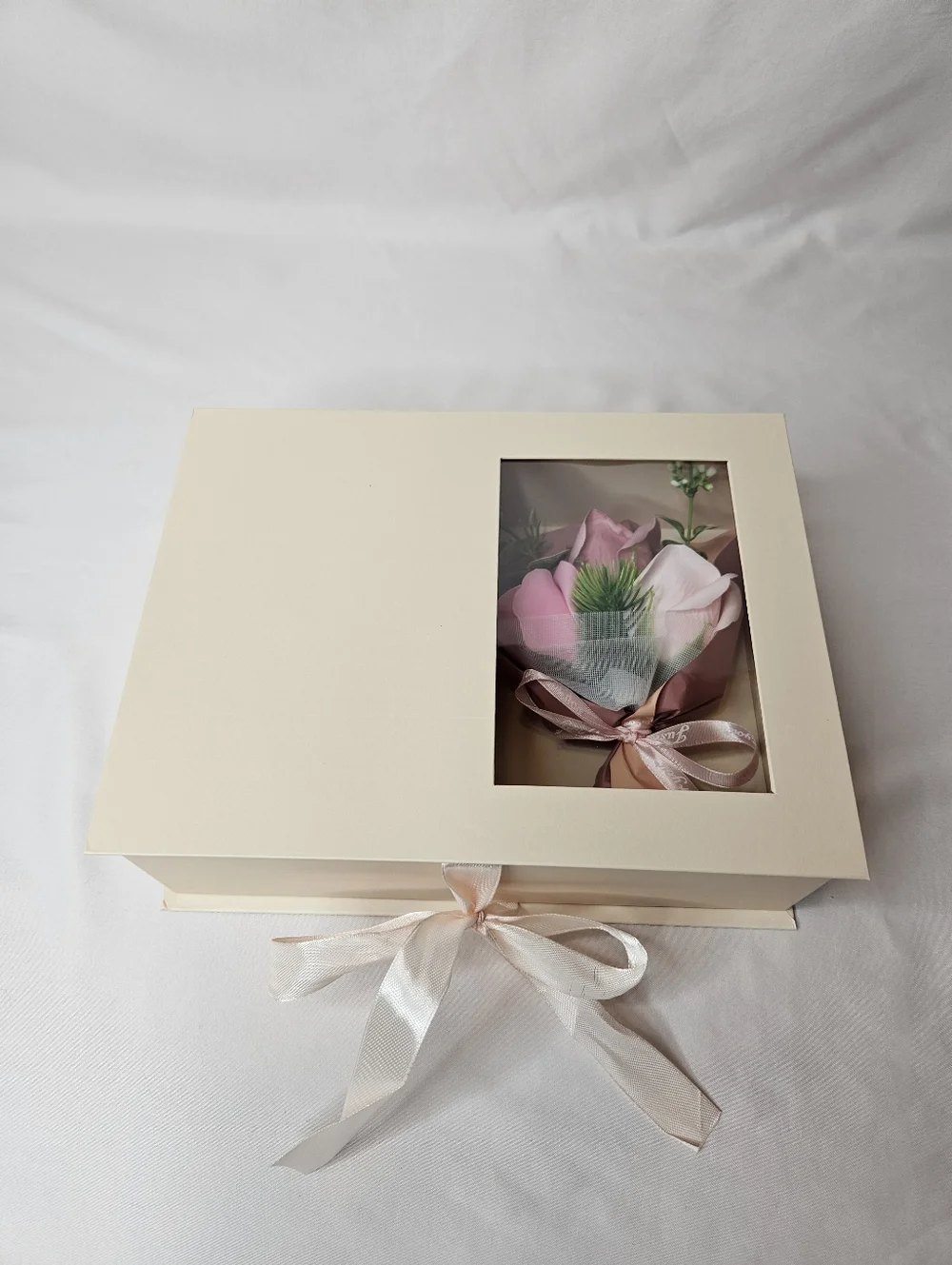 Luxury Gift Box with Reed Diffuser & Soap Flower Bouquet – Charming And Elegant